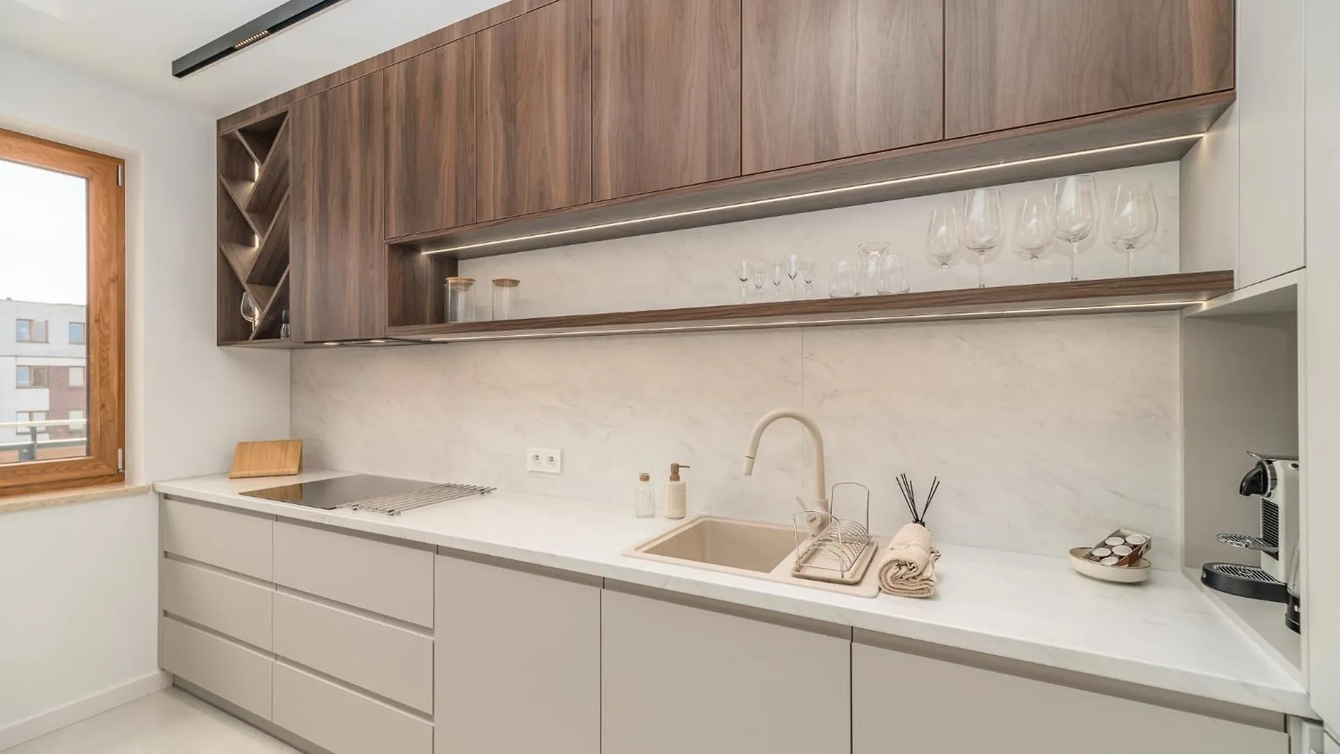 Krakow Prestige Suites - 61M2, Parking, Balcony, Workspace, Ac - By Rentujemy 0*,