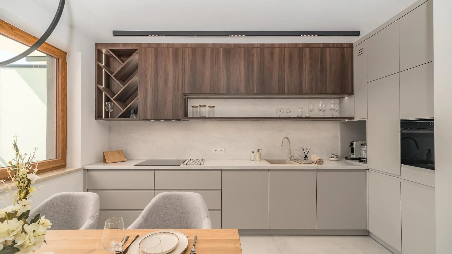 Apartament Krakow Prestige Suites - 61M2, Parking, Balcony, Workspace, Ac - By Rentujemy Polska