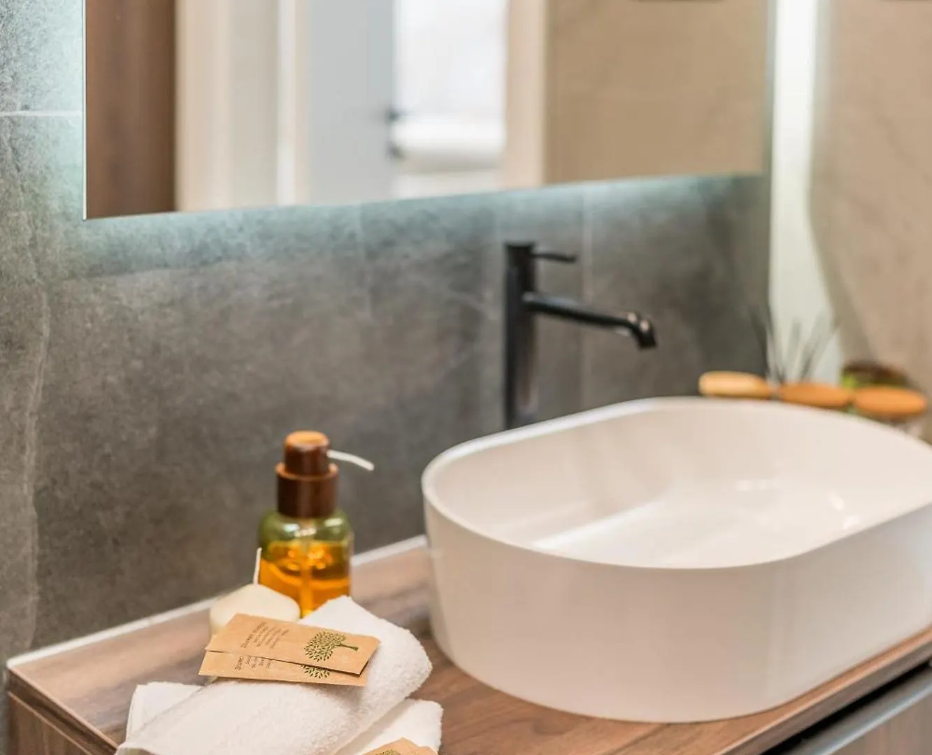 Krakow Prestige Suites - 61M2, Parking, Balcony, Workspace, Ac - By Rentujemy 0*,  Poland