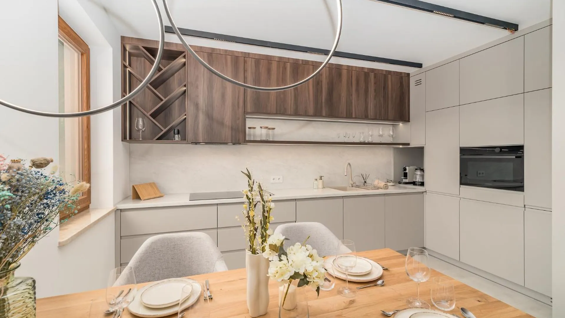 Krakow Prestige Suites - 61M2, Parking, Balcony, Workspace, Ac - By Rentujemy Polska