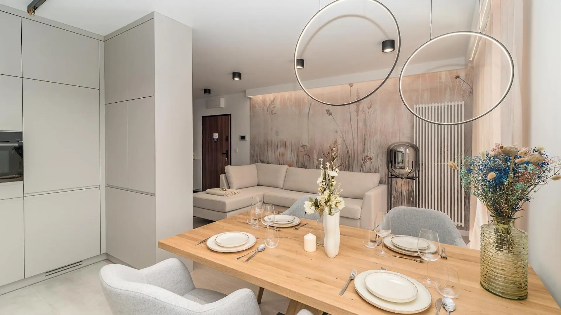 Krakow Prestige Suites - 61M2, Parking, Balcony, Workspace, Ac - By Rentujemy