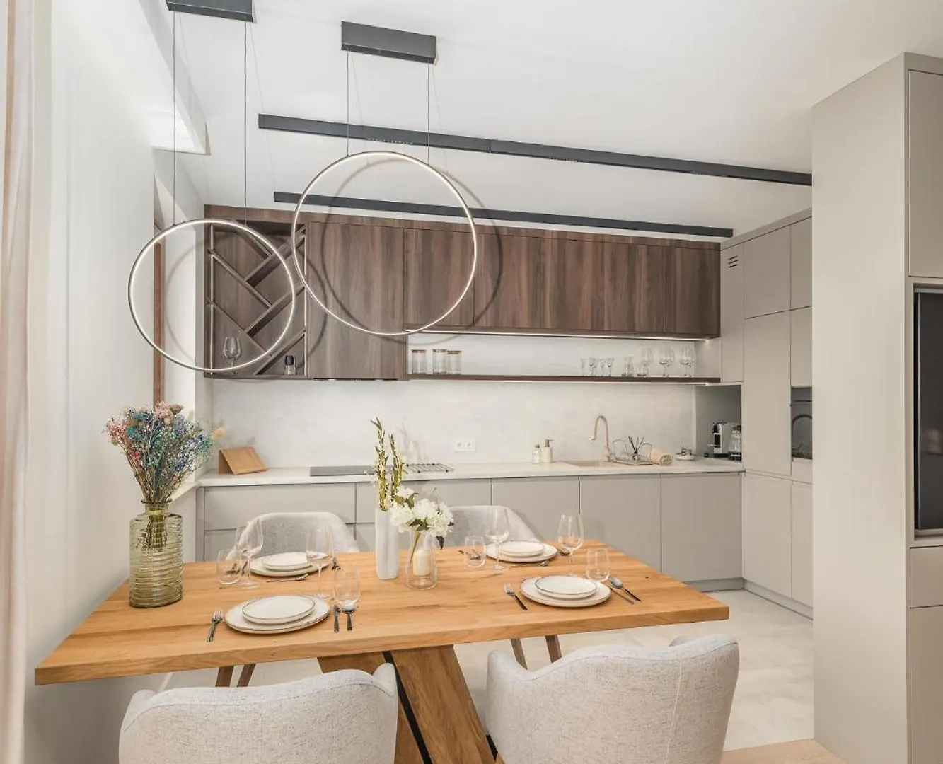 Krakow Prestige Suites - 61M2, Parking, Balcony, Workspace, Ac - By Rentujemy