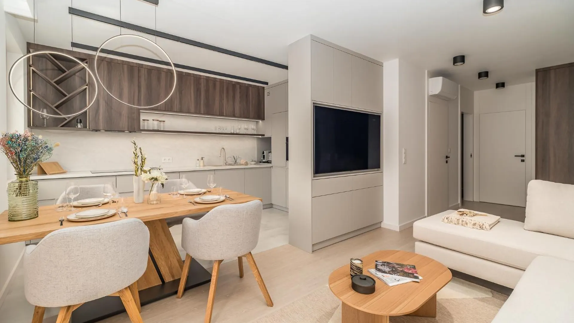 Krakow Prestige Suites - 61M2, Parking, Balcony, Workspace, Ac - By Rentujemy Apartment